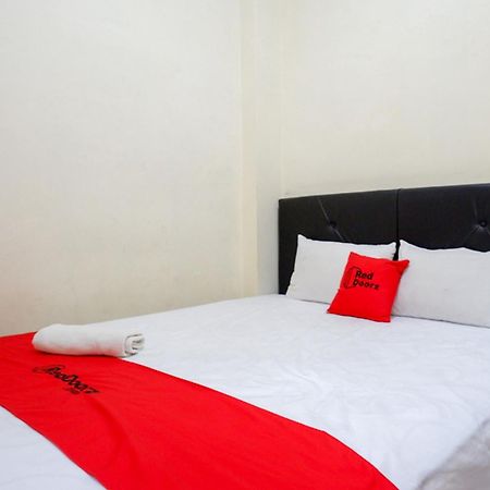 מלון Surakarta  Reddoorz Syariah Near Purwosari Train Station מראה חיצוני תמונה