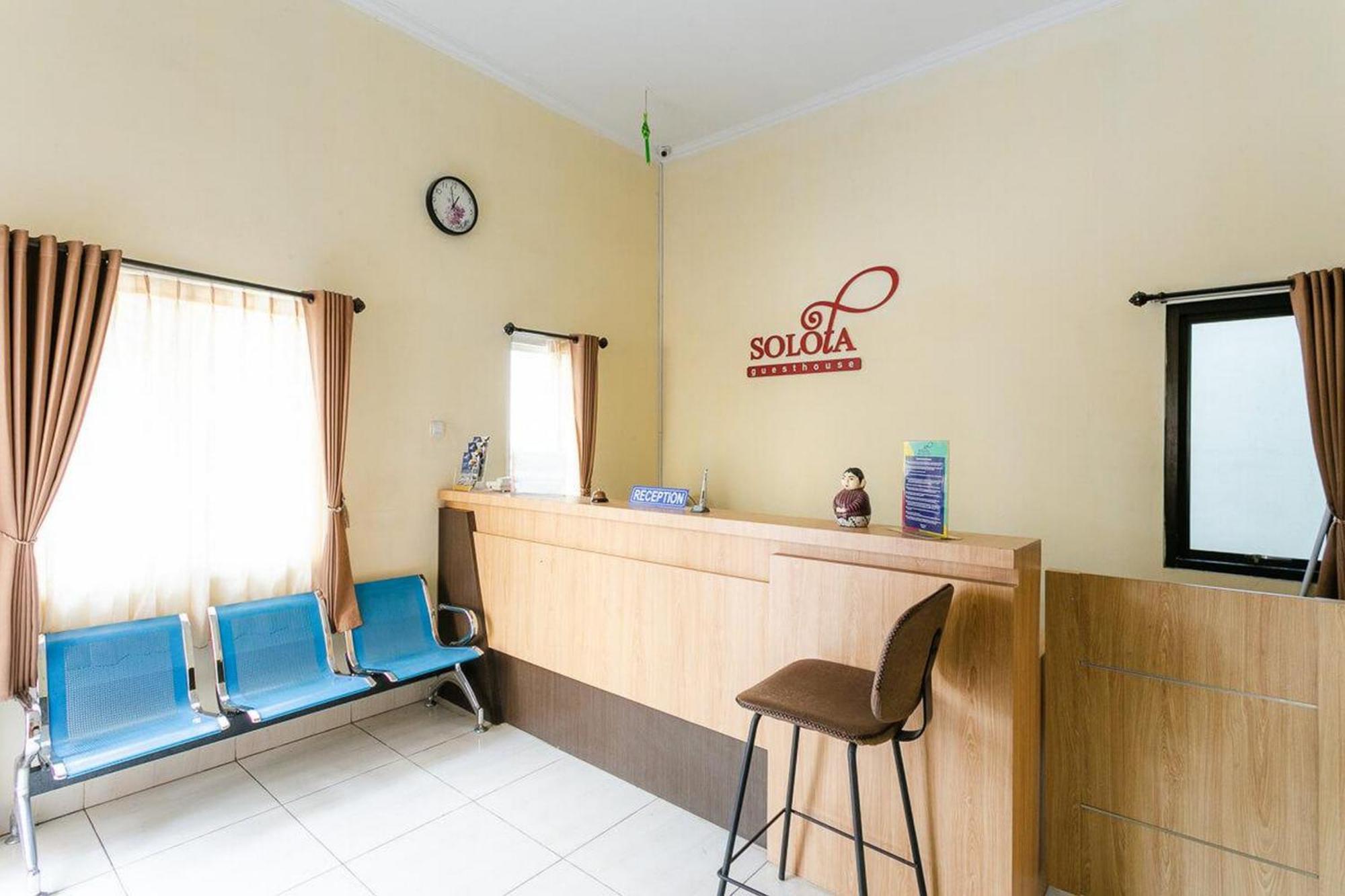 מלון Surakarta  Reddoorz Syariah Near Purwosari Train Station מראה חיצוני תמונה