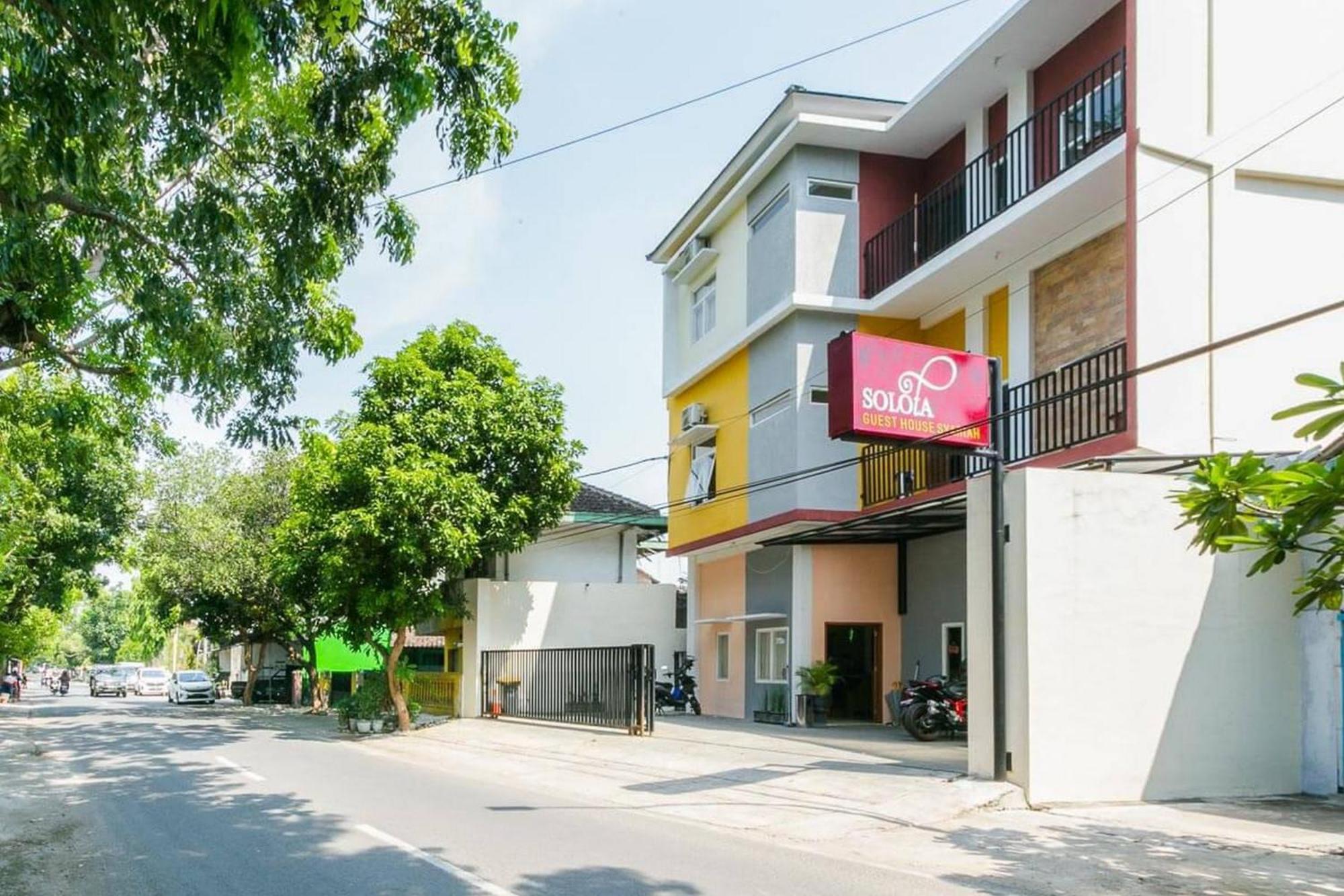 מלון Surakarta  Reddoorz Syariah Near Purwosari Train Station מראה חיצוני תמונה